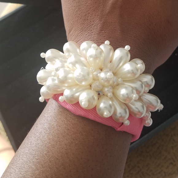 Pink and pearls fashion accessory set - Picture 3 of 4